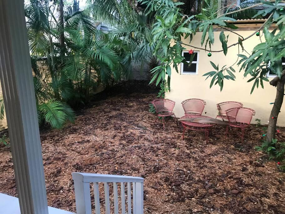 Key West Style Historic Home In Coconut Grove Florida The Yellow House Miami Zewnętrze zdjęcie