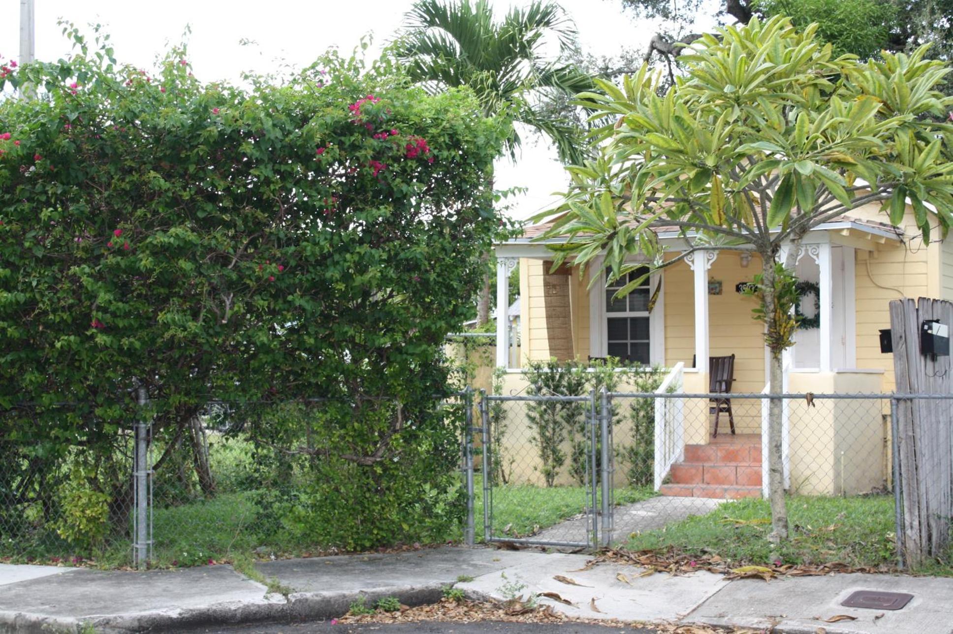 Key West Style Historic Home In Coconut Grove Florida The Yellow House Miami Zewnętrze zdjęcie